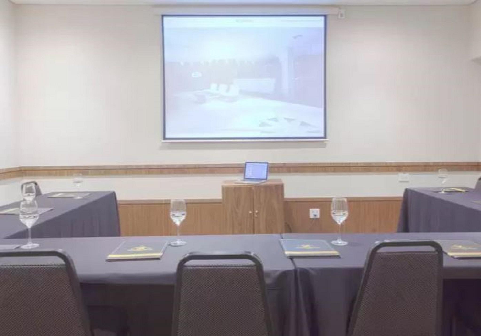 Royal Boutique Savassi Hotel Belo Horizonte Eksteriør billede A projection screen in a meeting room