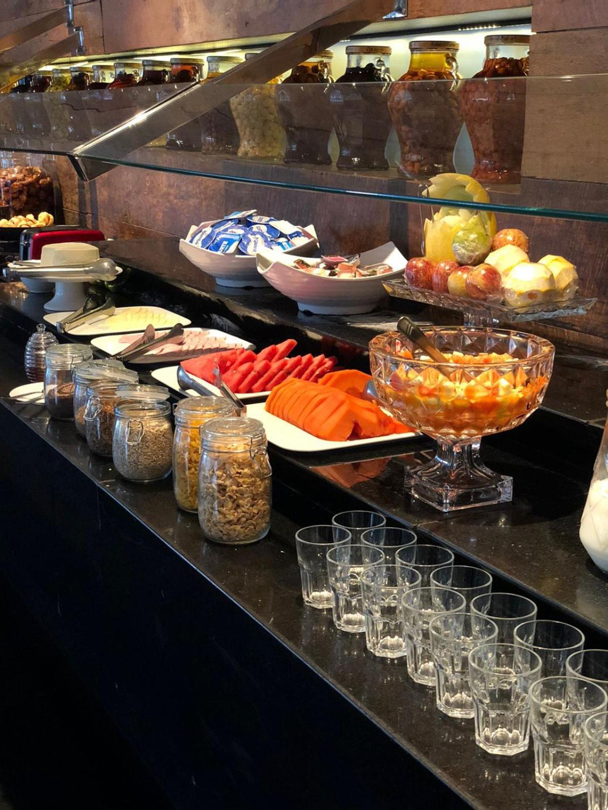 Royal Boutique Savassi Hotel Belo Horizonte Eksteriør billede A breakfast buffet at a hotel